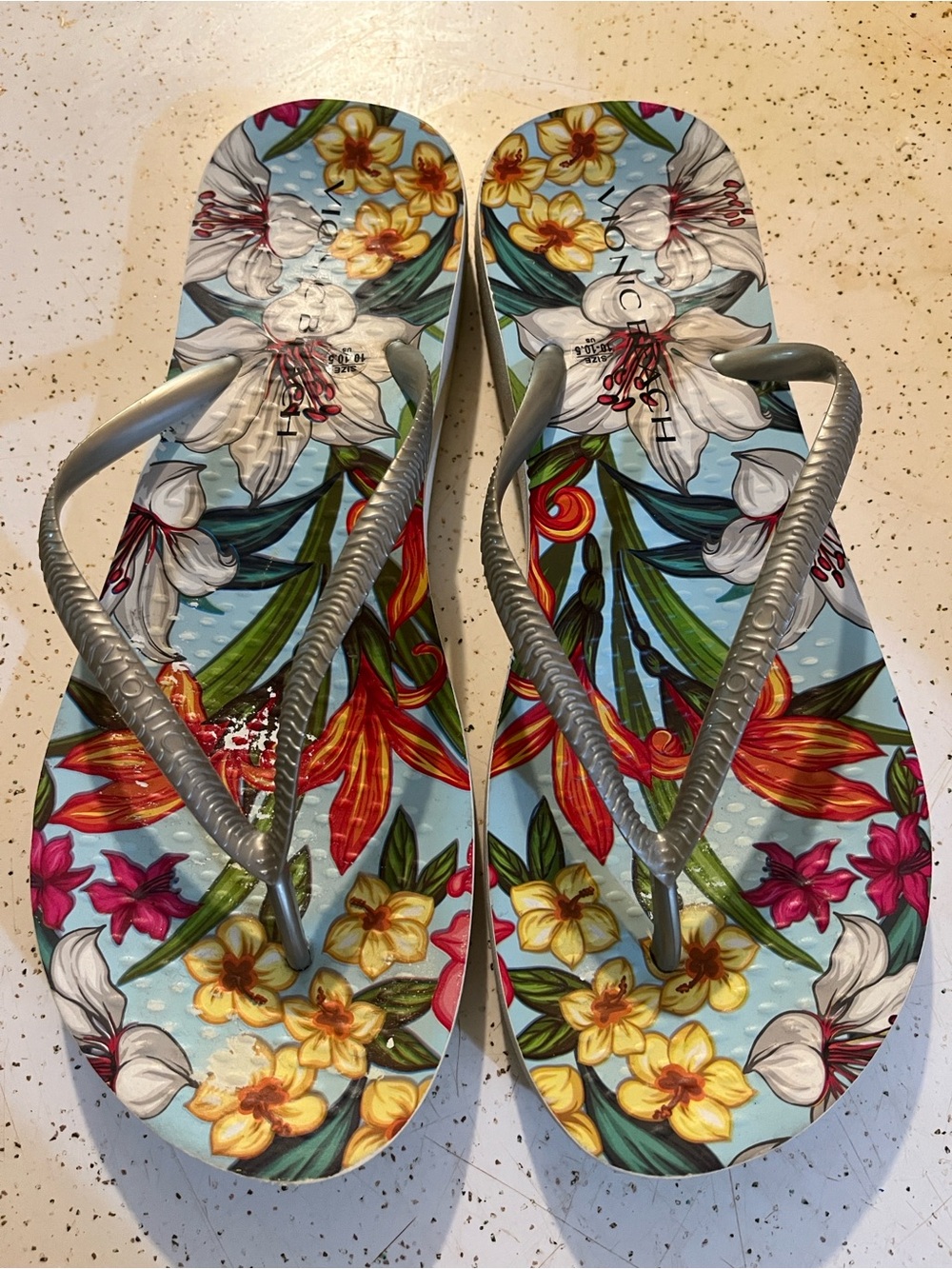 Vionic Beach Noosa Size 10 Flip Flops in Light Blue Floral